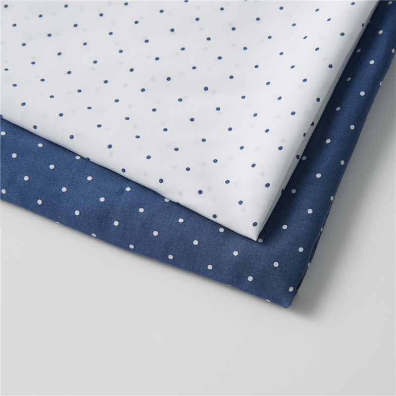 Pois bianchi fondo blu 100% popeline di rayon tessuto traspirante con stampa a pois