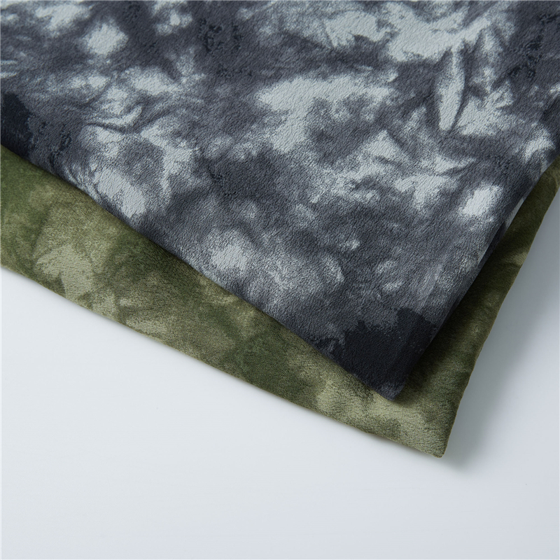 Tessuto viscosa pastorale 53% viscosa 47% viscosa stropicciata verde militare tie-dye